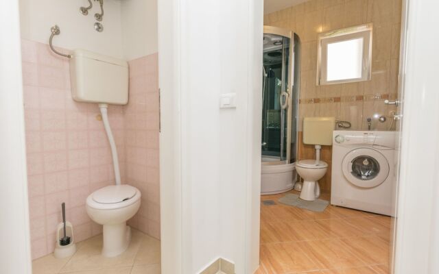 Apartments and Room Mirjana