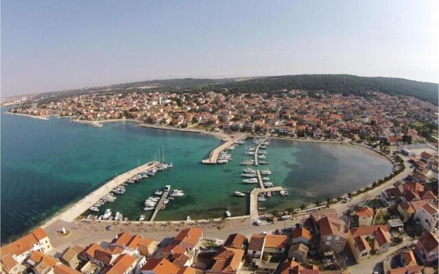 Apartments More - 300 m from beach