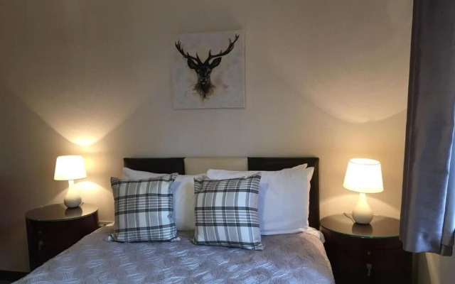 Wren 5-Hot Tub-Woodland Lodges-Pembrokshire-Tenby