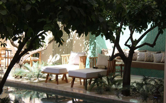 Riad Emberiza Sahari