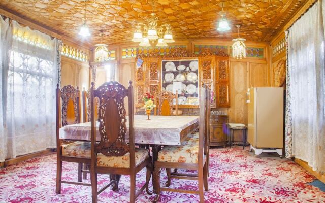 GuestHouser 1 BR Houseboat 126f