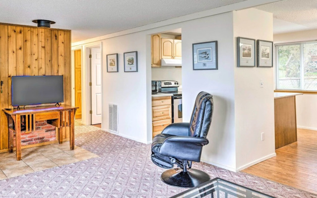 Walkable Sitka Getaway w/ Community Perks!