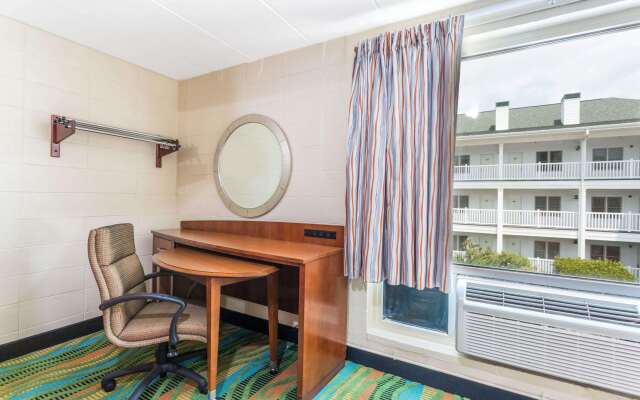 Howard Johnson by Wyndham Virginia Beach At The Beach