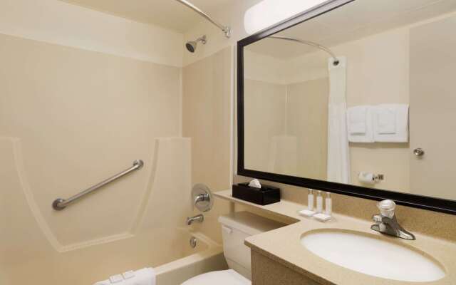 Travelodge by Wyndham Edmonton South
