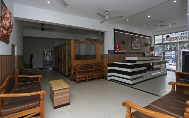 OYO 5239 Hotel Satya Shree