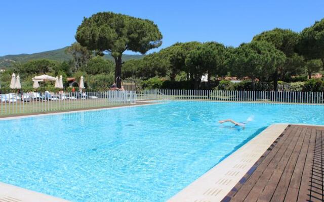 Camping Lacona Pineta