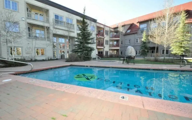 1 Bedroom Colorado Vacation Rental in River Run Village Steps from the Summit Express Gondola