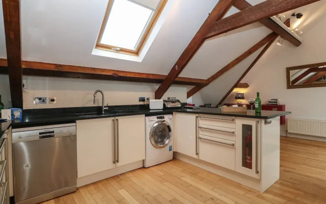 Apartment 2, Gorwel Glas