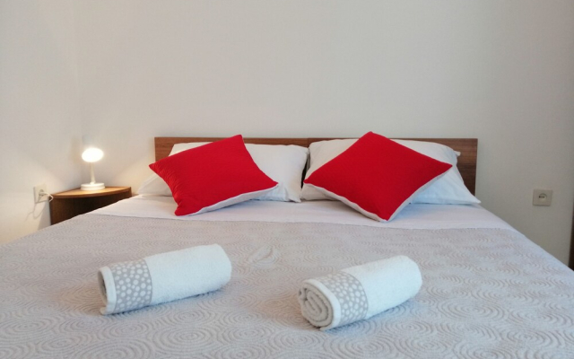 Apartments Pharos