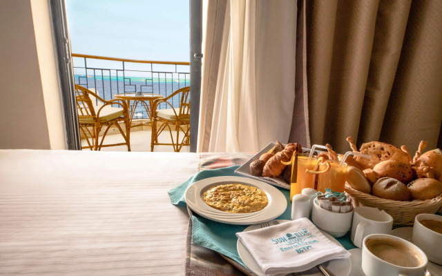 SUNRISE Holidays Resort (Adults Only)