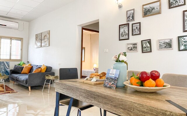 Modern Downtown 3BR by Ahlan Hospitality