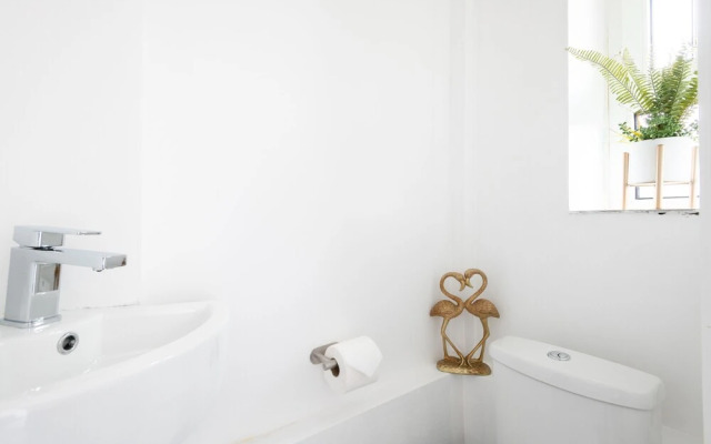 Modern 4-Bedroom Apart near Aldgate East