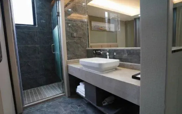 Bali Hotel Maoming