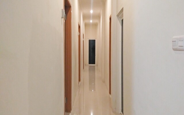 RedDoorz @ Karema Area Mamuju