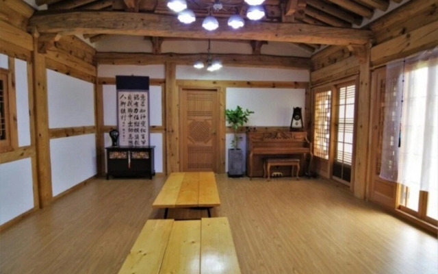 Cheongju Solhyang Hanok Pension
