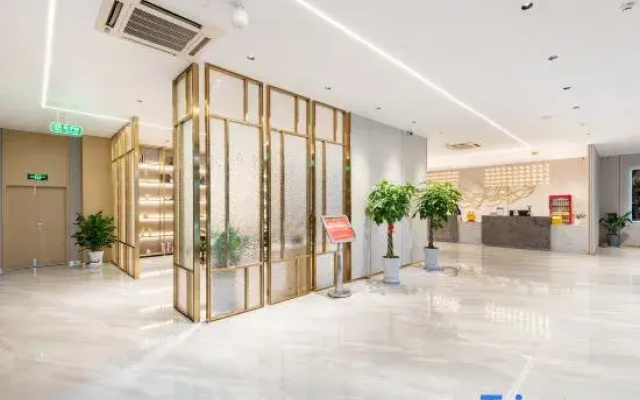 Run Hotel (Yancheng Baolong Square Luming Road)