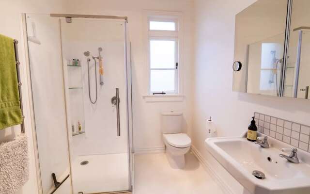 Boutique Apartment In Newmarket