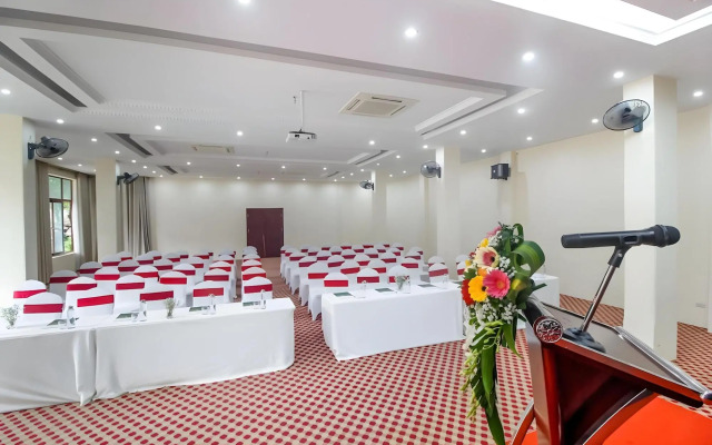 Thung Nham Hotel & Resort