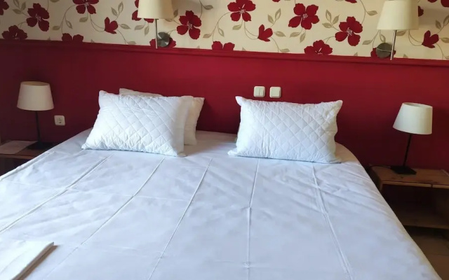 Okeania Seafront Rooms in Kamena Vourla
