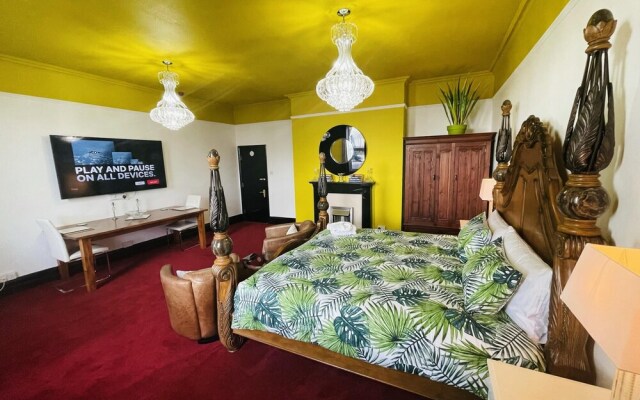 Captain Chevalle Penthouse Studio Apartment