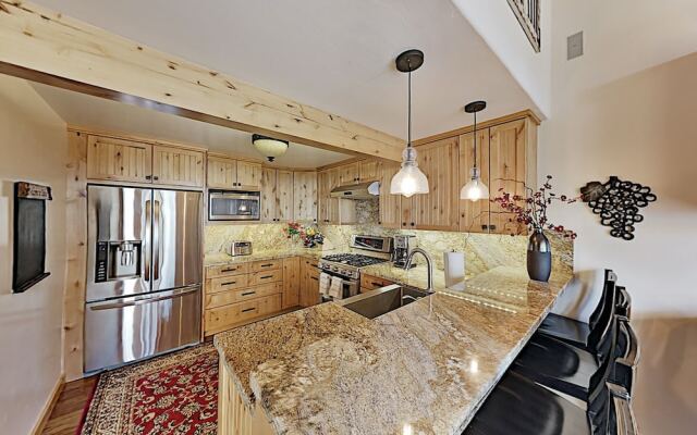 400fairg 3 Bedroom Condo