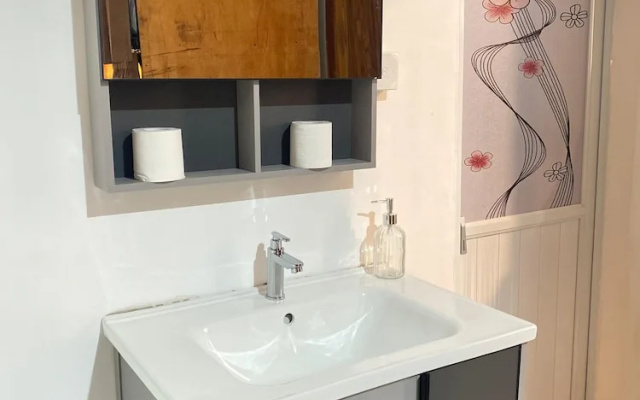 Fi Hostel Kuta – Bathroom – Kuta