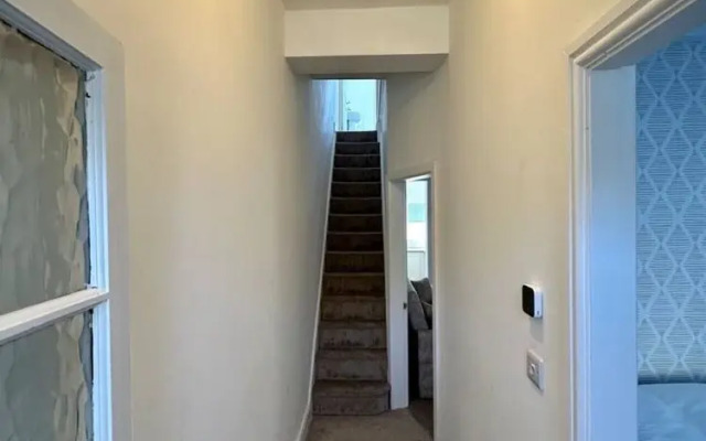 Three Bedroom Home Manchester sleeps 9