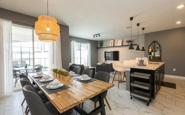 8924 SD - Luxury 4BR Townhome: Private Pool