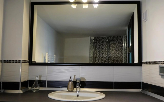 DownTown DeLuxe Apartment