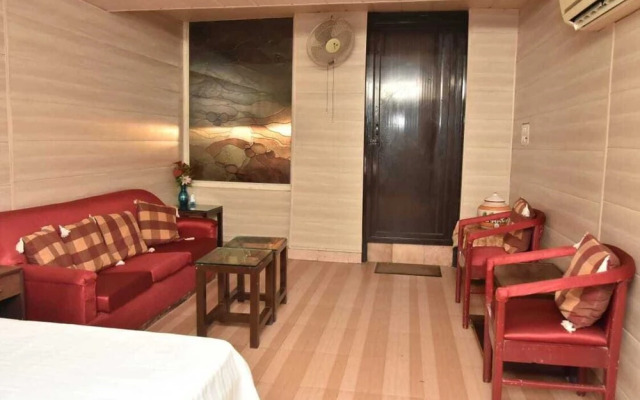 Remarkable 6-bedroom Farmhouse in South Delhi