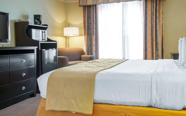 Quality Inn  Suites Gallup I-40 Exit 20