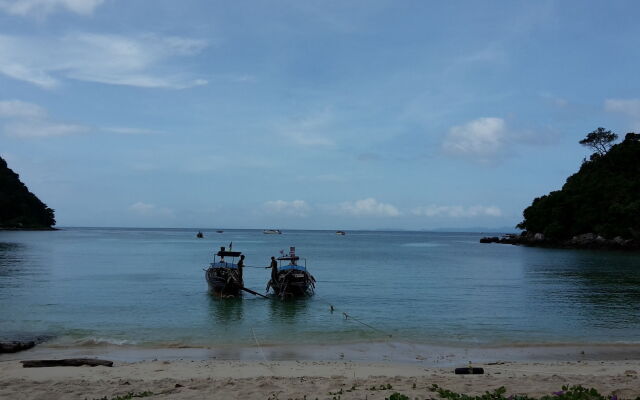 PP Red Tuna Hut