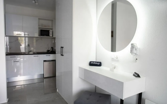 Aeonian Luxury Suites