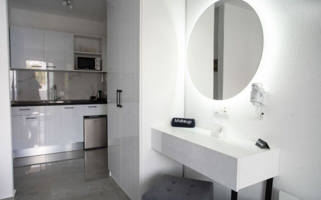 Aeonian Luxury Suites