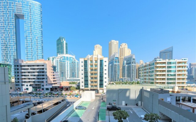 Stunning Apt Marina view with Balcony