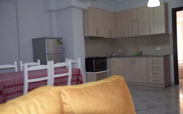 Romina Apartments