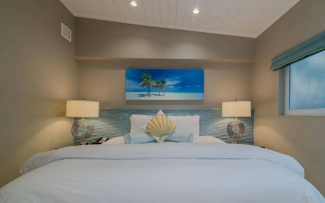 Orchid Key Inn - Adults Only