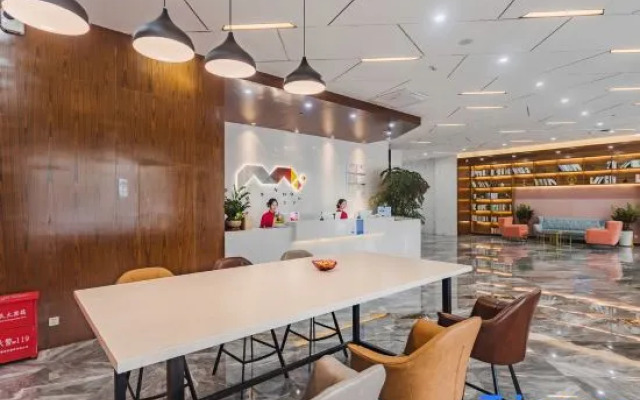 Borrman Hotel (Huizhou Zhongkai bus station)