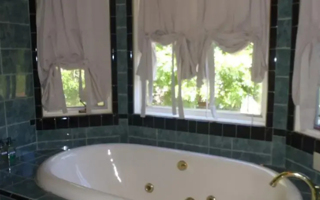 Point Reyes Station, Private Spacious Home