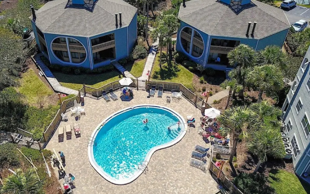 View Ocean & Racquet 8315