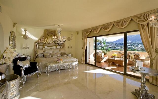 19567 - Unique Luxurious And Palacial Villa