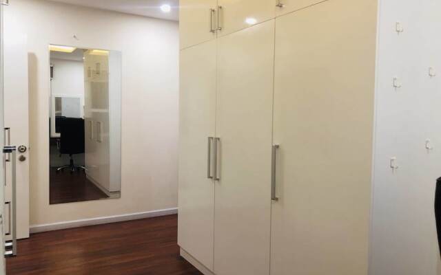 Sunrise City Alms Luxury Apartment