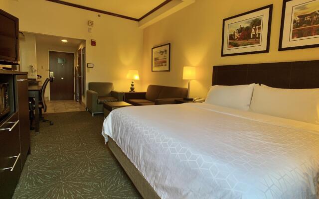 Holiday Inn Express & Suites Charleston - Northwoods by IHG