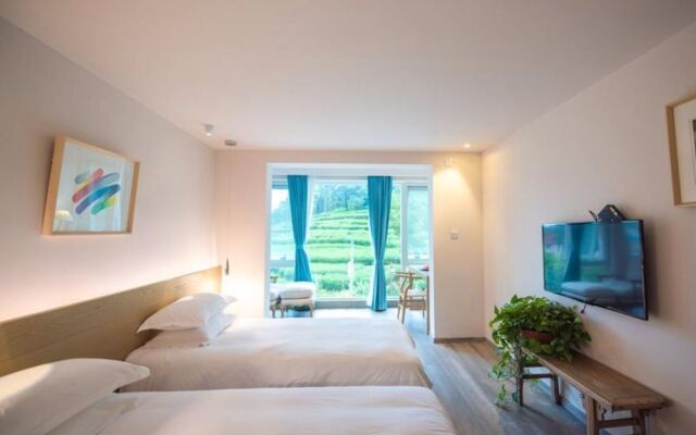 Hangzhou Yunqi Fan Path Blue b&B