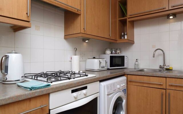 2 Bedroom Apartment off Leith Walk Sleeps 5