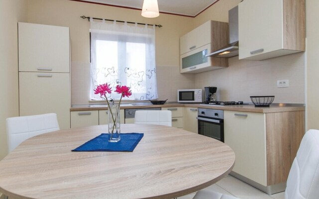 Beautiful Home in Nedescina With Wifi and 7 Bedrooms