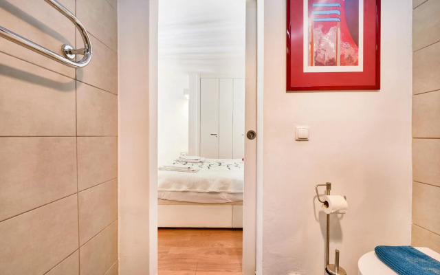 Renovated Charming Apartment, By TimeCooler