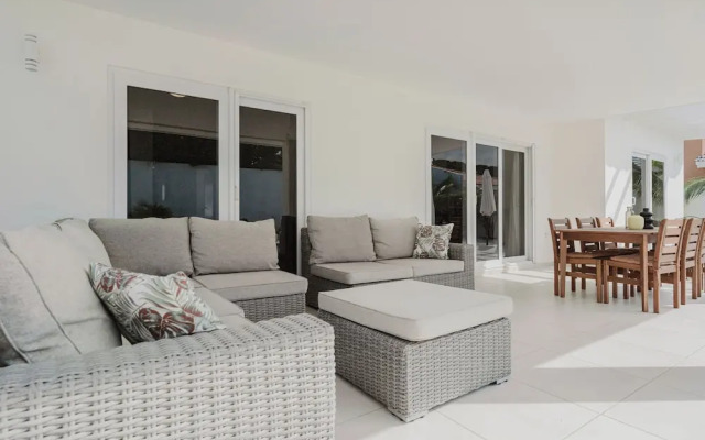 Paradise Aruba - 4 Bedroom Private Pool