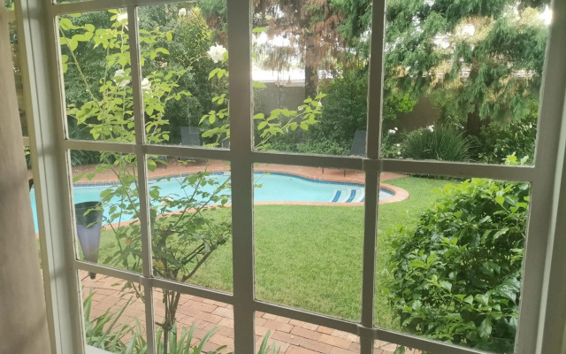 Rosebank Lodge Guesthouse by Claires