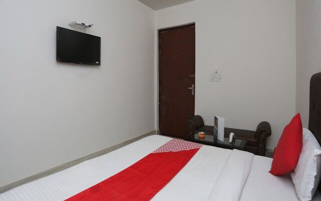 Oyo 15839 Hotel Queen Palace